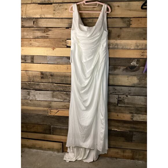 Azazie Daira Wedding Dress Diamond White Size 20 - Picture 1 of 12